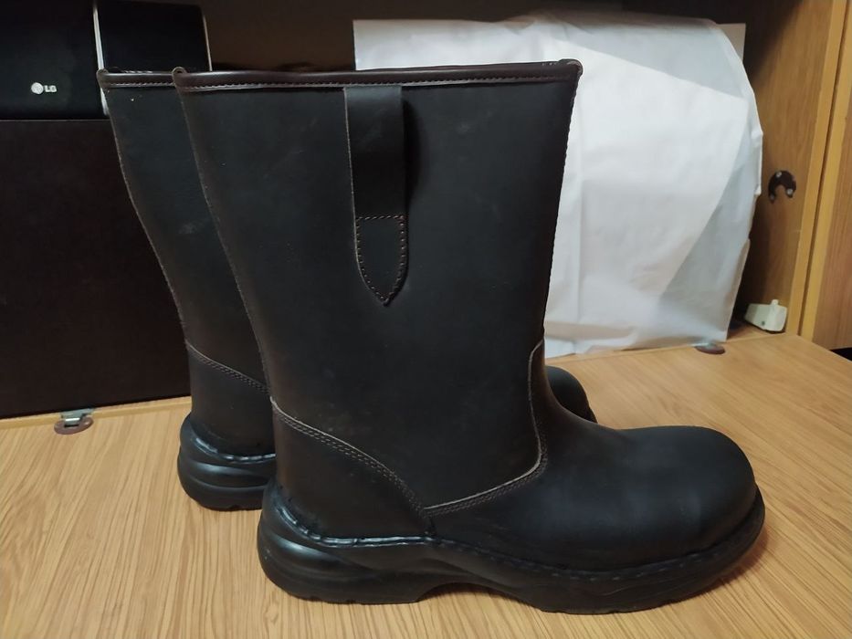 Рабочая обувь. Есть новая и б/у. Фирмы МТС и DUKE