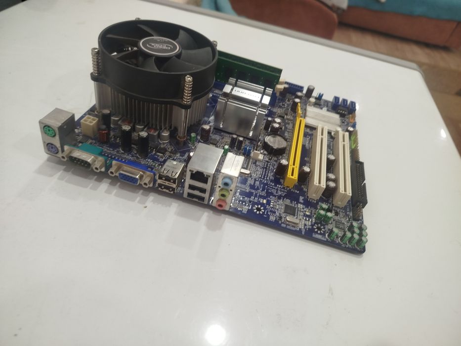 Комплект плата LGA775 процессор ОЗУ кулер