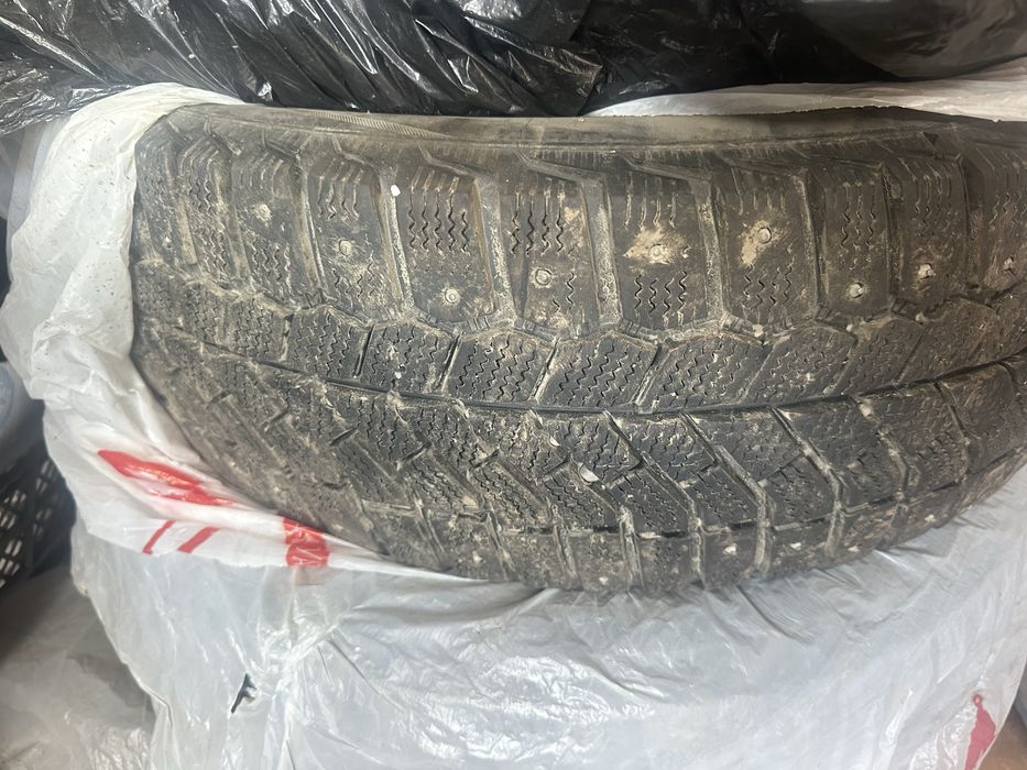 Продам шины зимние 215/55/17