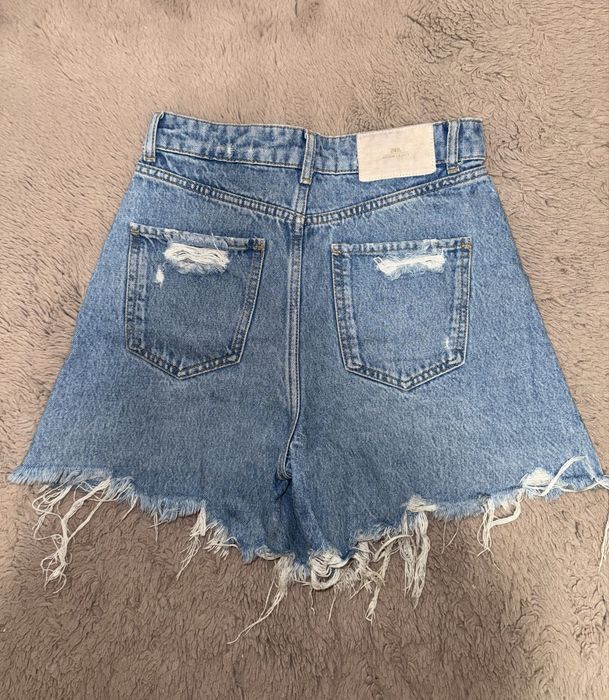 Pantaloni scurți Zara
