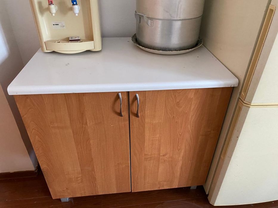 Кухонный шкаф деревянный