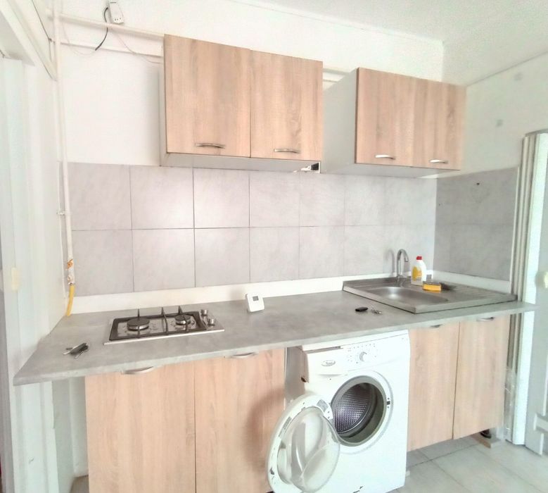 Garsoniera de vânzare