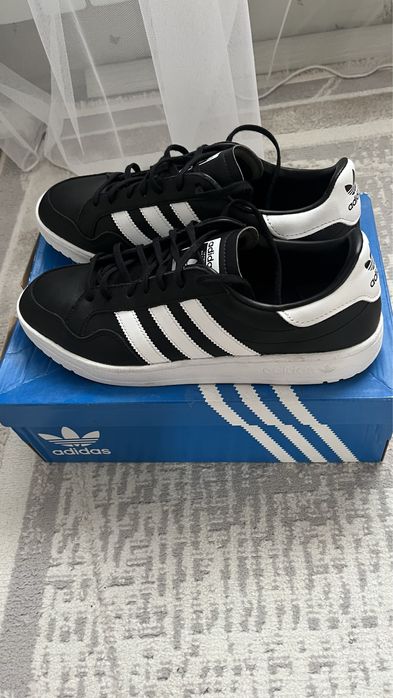 Продам новые кеды адидас