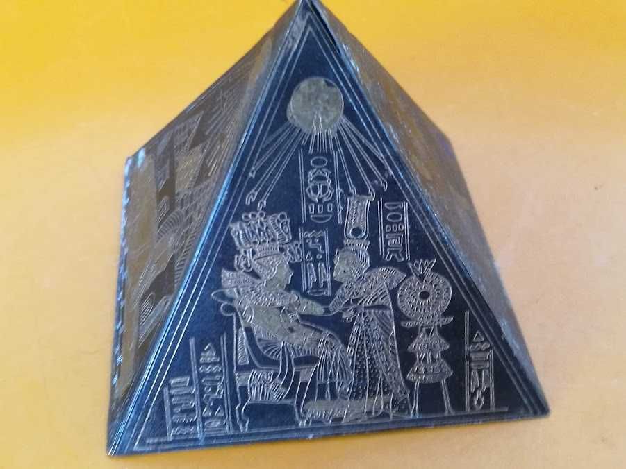 пирамида  бронз с инкрустации
