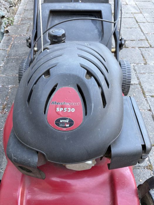 Бензинова самоходна косачка MTD SP530