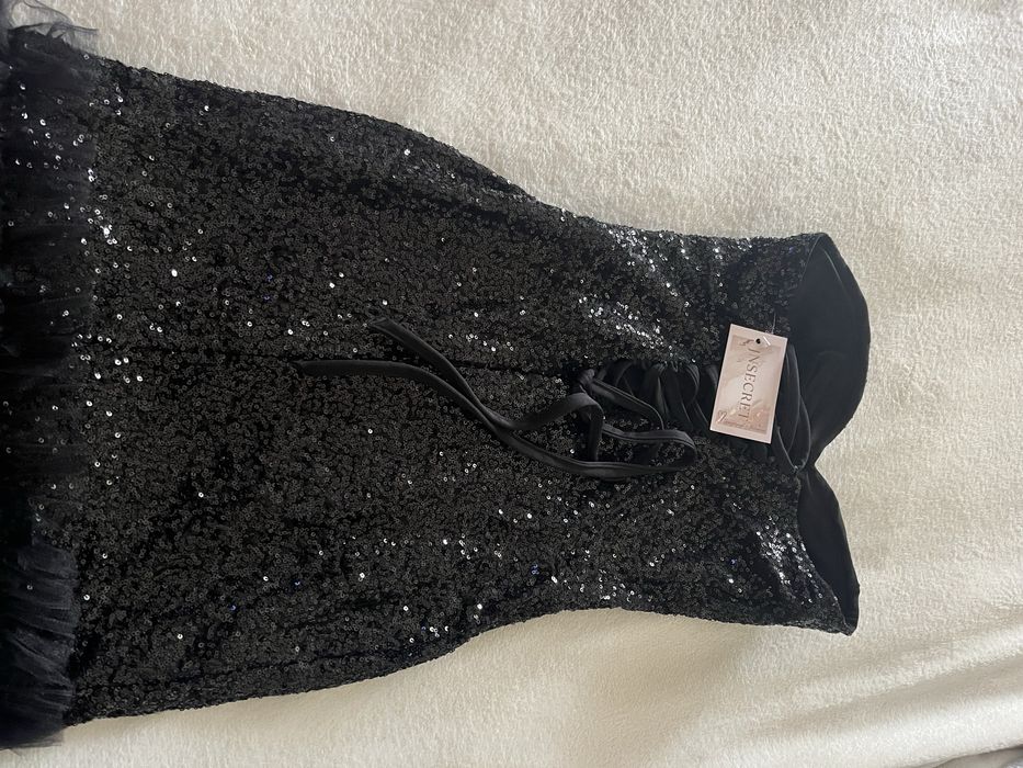 Рокля  с тюл и паети