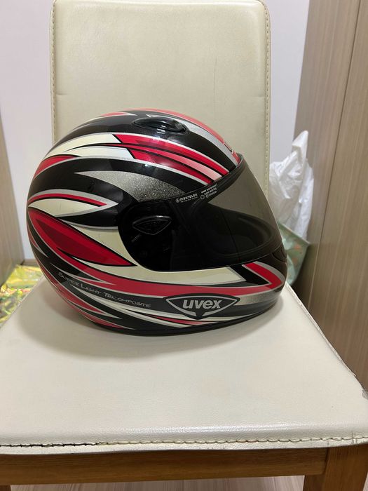 Продавам мото каска UVEX