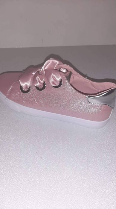 НОВИ  ! Дамски ОБУВКИ и Сандали