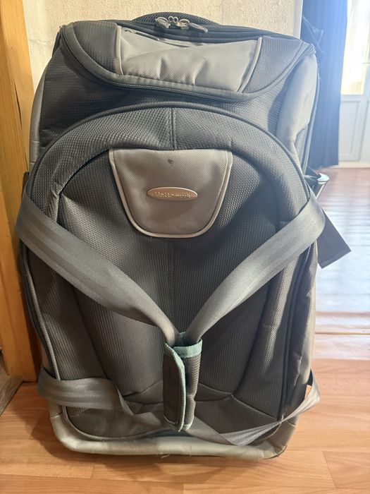 Продам Чемодан  б/у