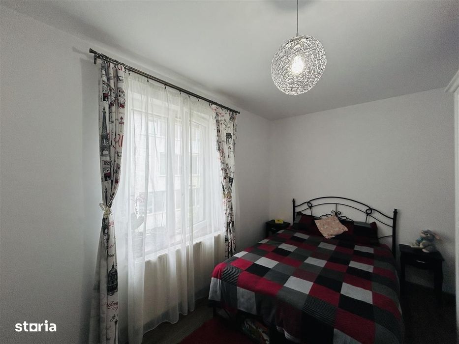 Apartament  modern 3 camere de vanzare, et. intermediar, balcon