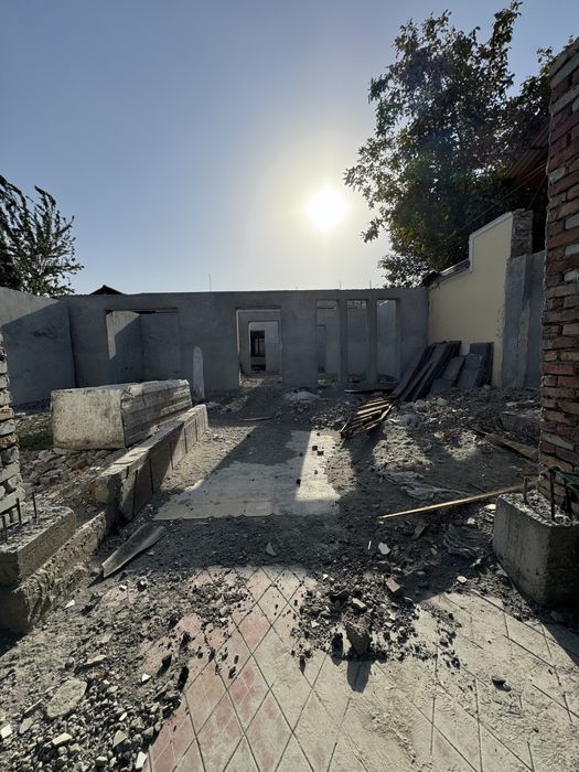 Quqon G’ozyog’liq da 1-liniyada Magazin va Kottej qurish uchun joy sot