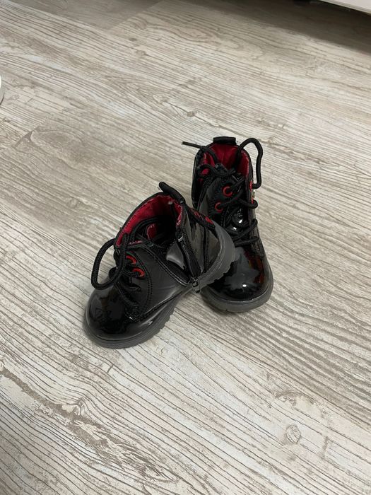 детски ботички за малко момиче