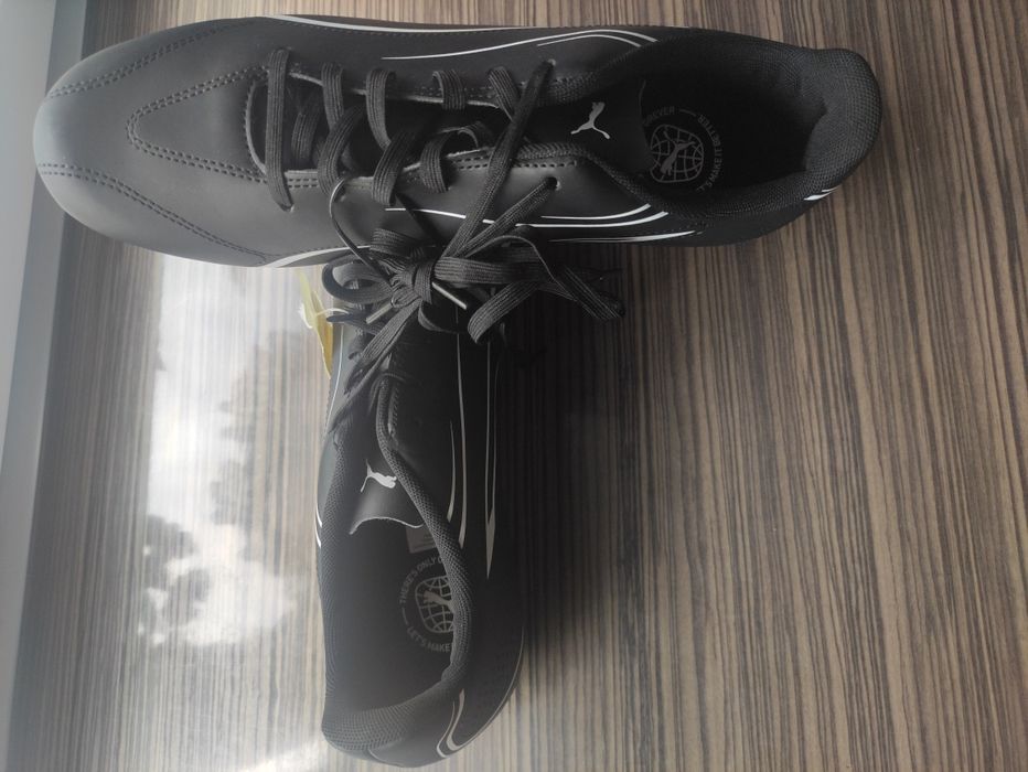 Ghete de fotbal noi Puma marimea 43