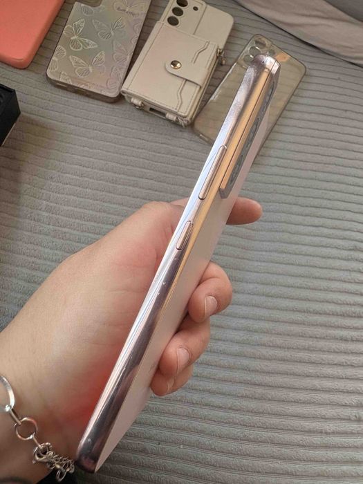 Продавам Самсунг s22