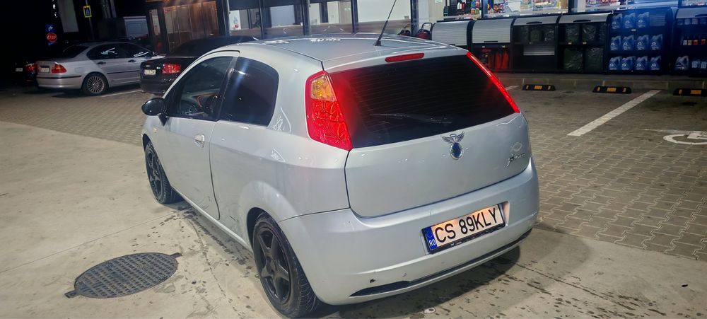 Vand pentru dezmembrat fiat grande punto 1.4 benzina