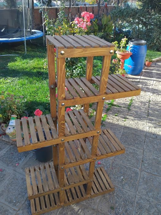 Цветарник от дърво