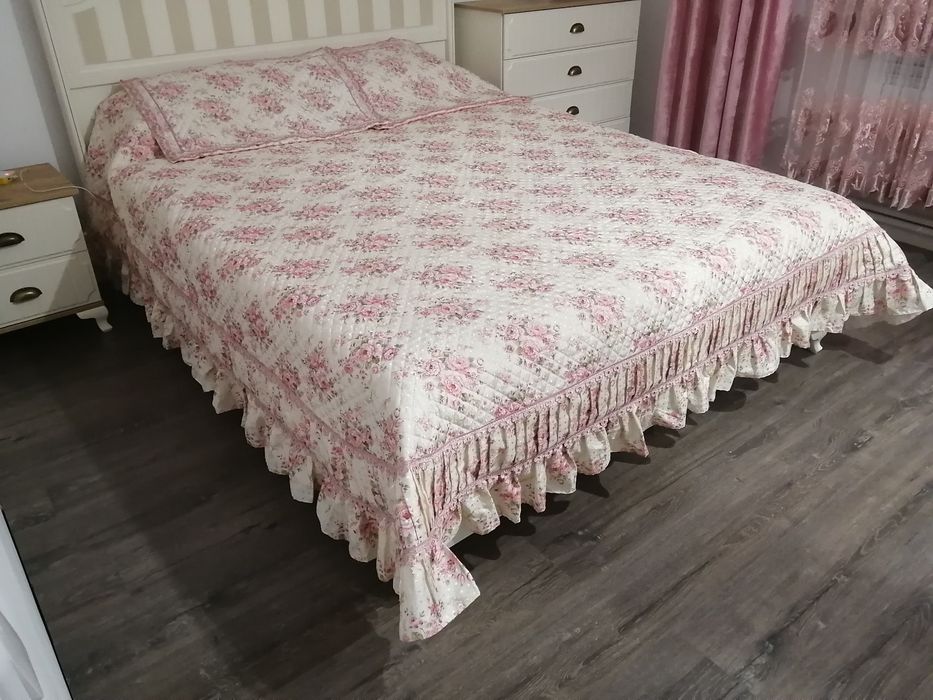 Срочно продам покрывало для кровати