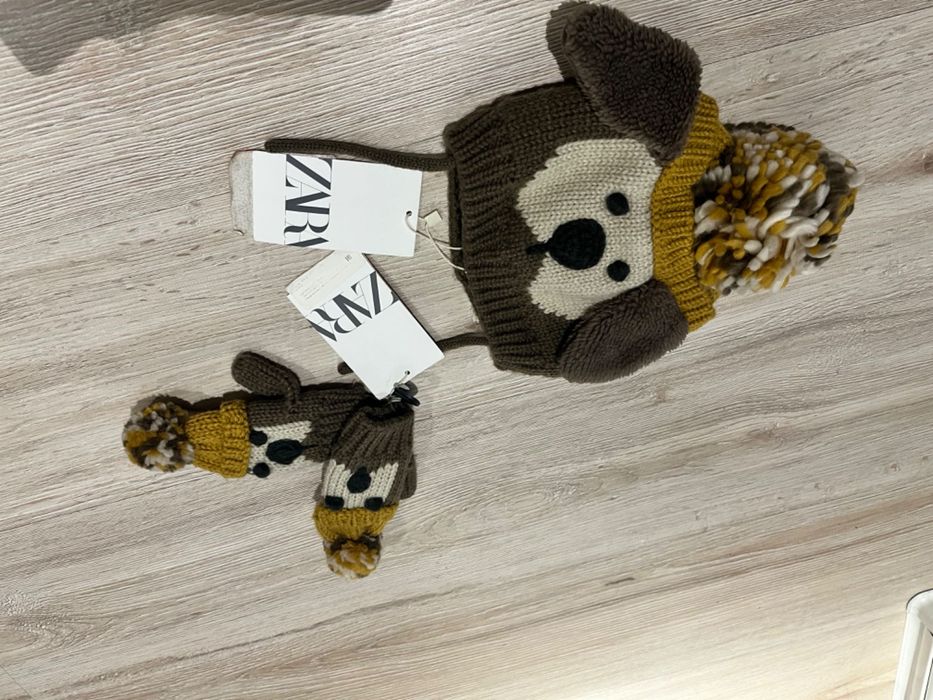 Шапка и варежки Zara