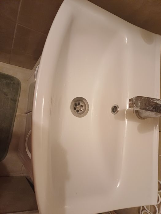 Раковина с тумбой.