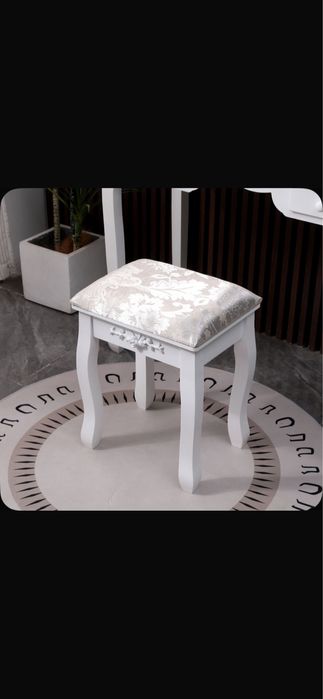 Туалетный столик