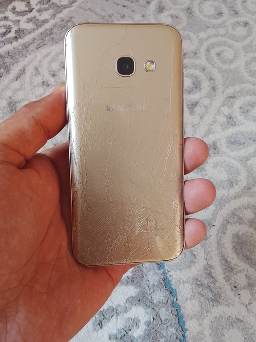 Срочно продам телефон