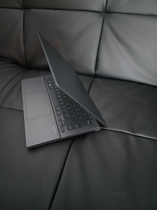 Asus Zenbook Duo UX8406 Ultra 9