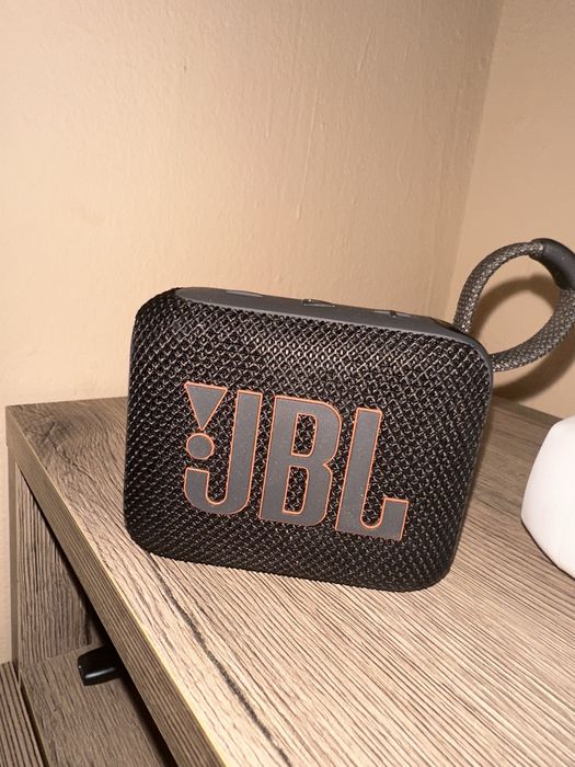 vand boxa JBL go4