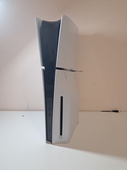 Vând PS5 slim cu disc