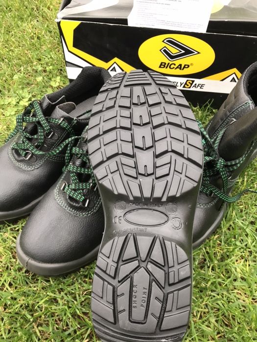 Работни обувки 37, но отговорят на един номер по-голям