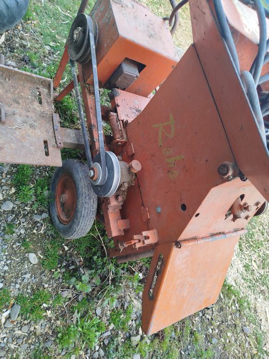 Tocător cu banda pentru fan lucerna etc și moara cu ciocanele