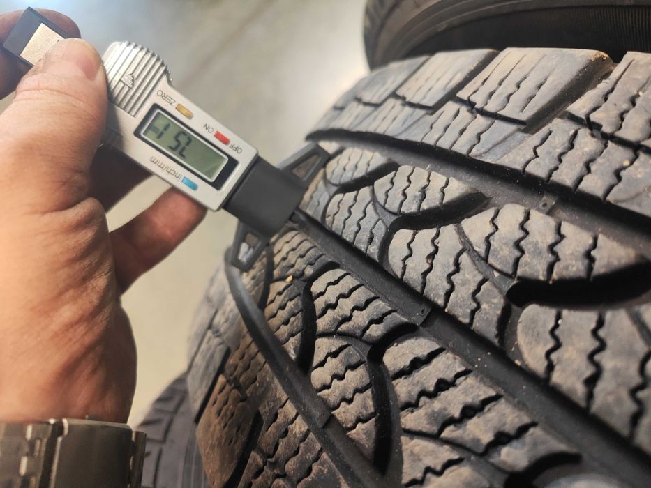 4бр.зимни гуми 225/75/16C Sava