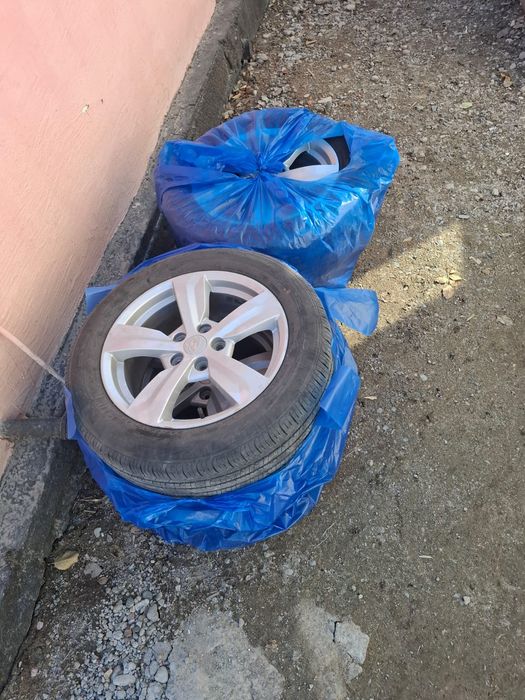 Колёса почти новые продам