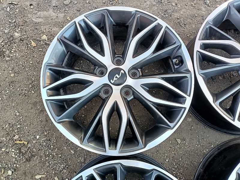 Продам оригинальные легкосплавные диски на KIA K5