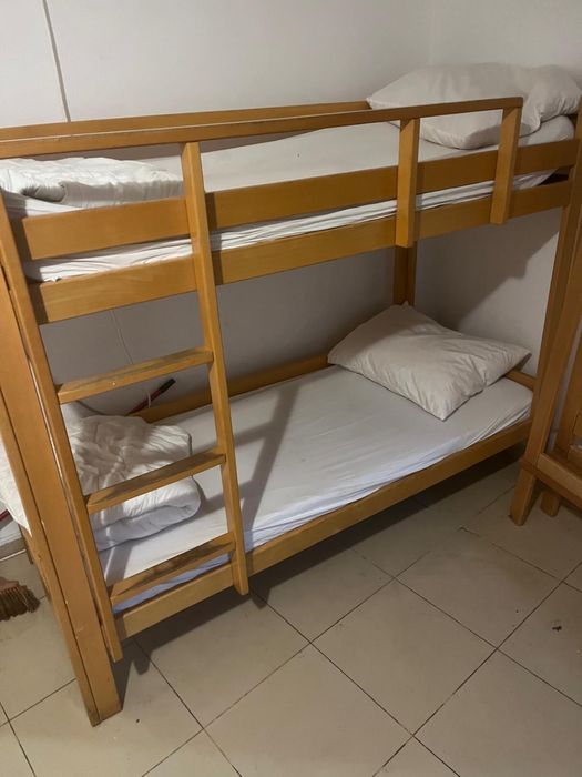 vand pat suprapus, din lemn, pt muncitori, studenti