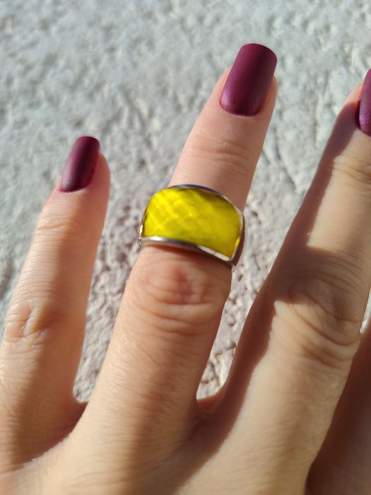 Inel din argint cu cristal galben,mărimea 16,9