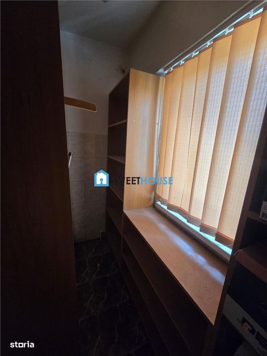 Apartament decomandat cu 3 camere, 2 bai si 3 balcoane  Str. Tabacari,
