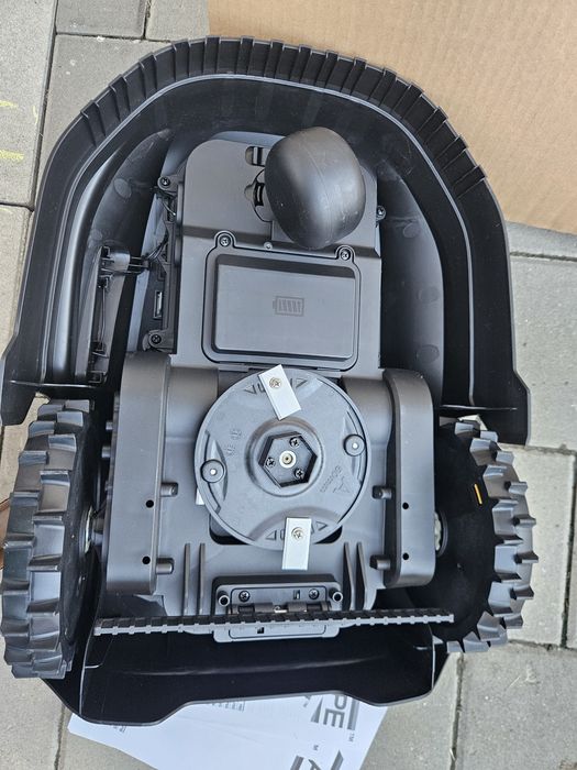 Robot tuns iarba LX855 cu acumulator 300m²