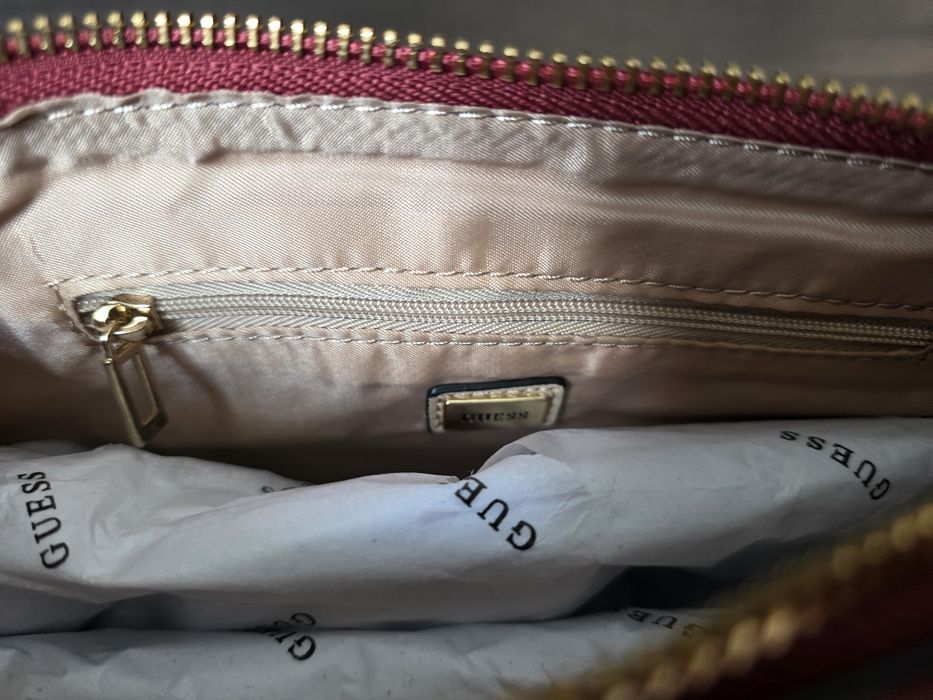 Нова Дамска чанта Guess