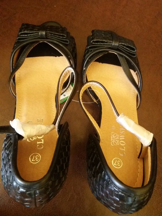 Sandale noi nr. 37