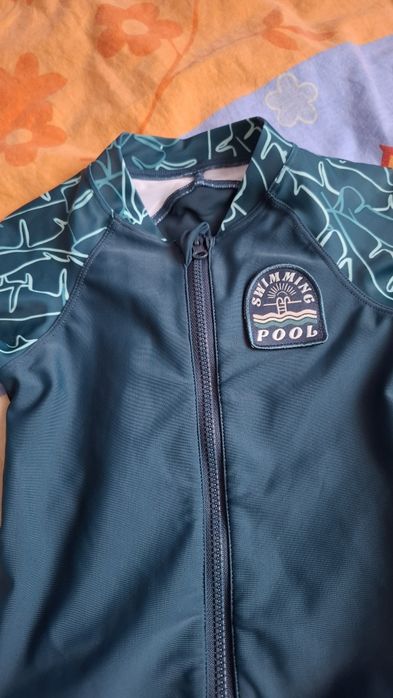 Чисто нов, цял бански с дълги ръкави и крачоли за 5-6-годишно дете