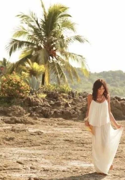 Дълга бяла рокля със свободна кройка по модел на Zara