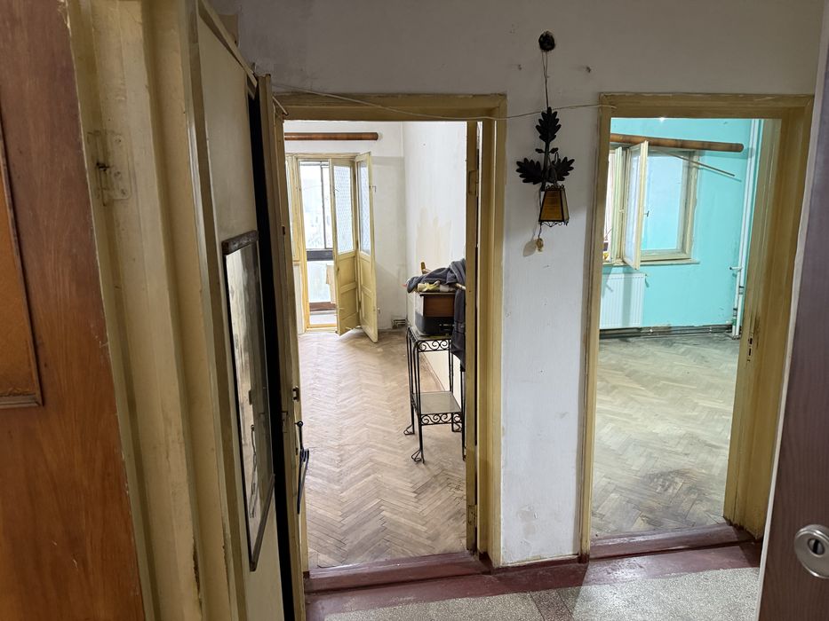 Vand apartament 2 camere decomandat