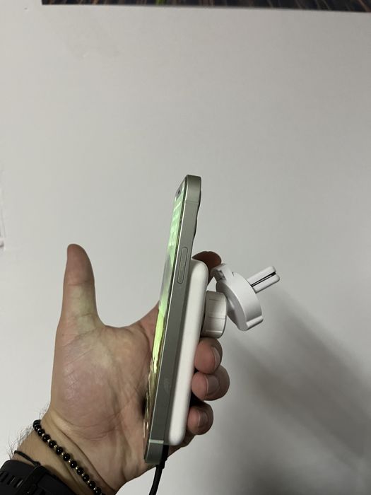 Suport magnetic cu incarcare wireless