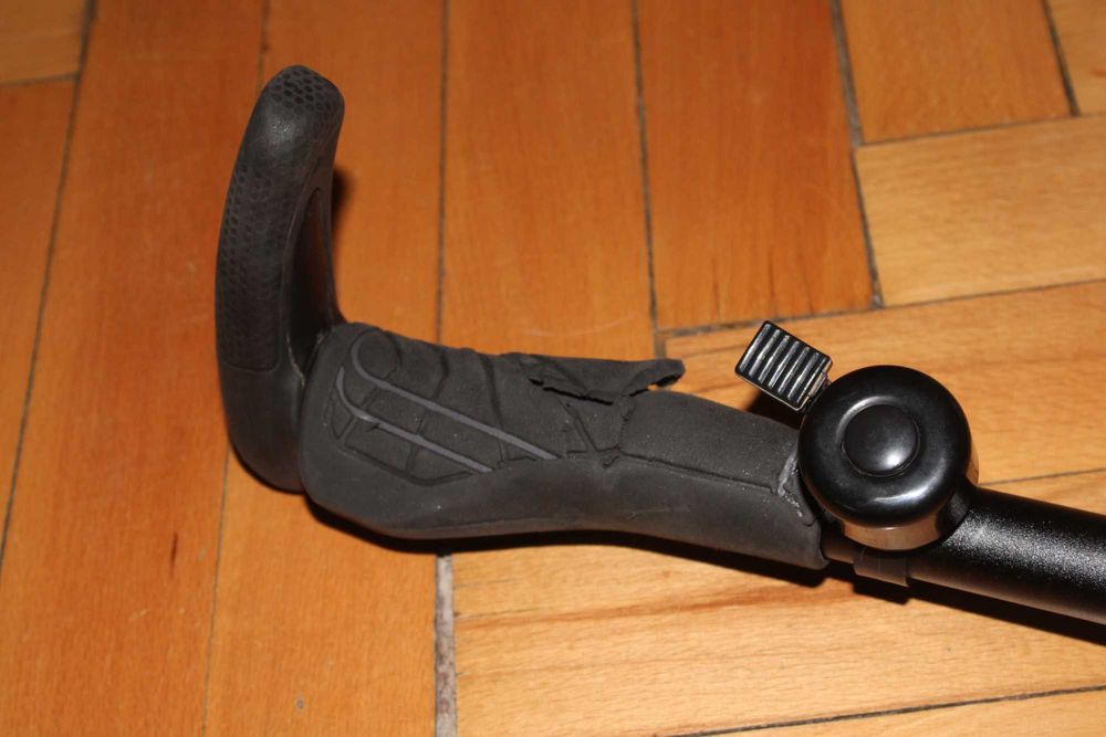 Оригинално хибридно велосипедно кормило, черно