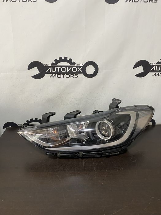 Far stanga halogen Hyundai Elantra an 2016-2018