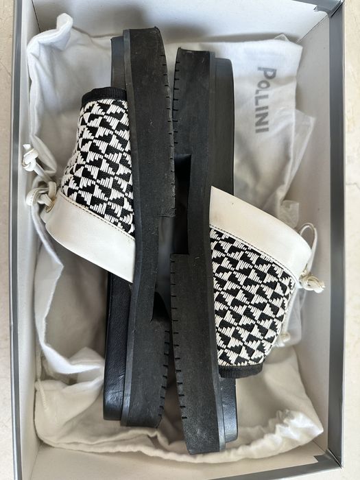 Равни дамски чехли Pollini