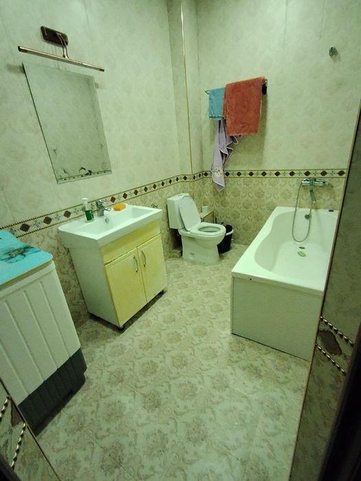 Bozar yanda yangi domda 2 xonali 72 kv kvartira ijaraga beriladi stude