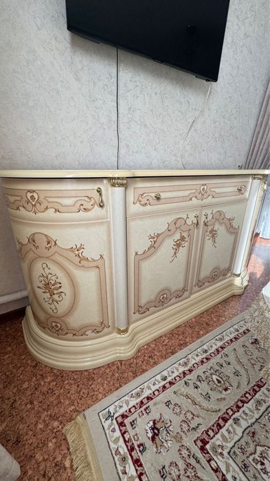 Продается красивая тумбочка
