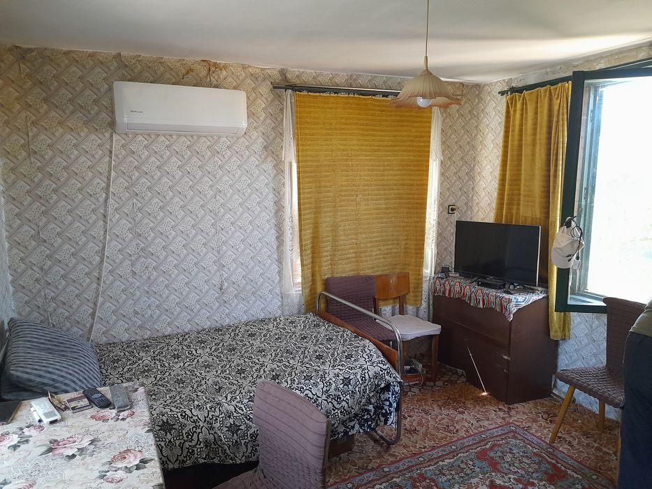 Продавам къща в с. Динковица