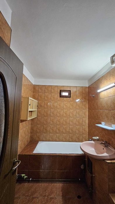 Proprietar inchiriez apartament 3 camere complex